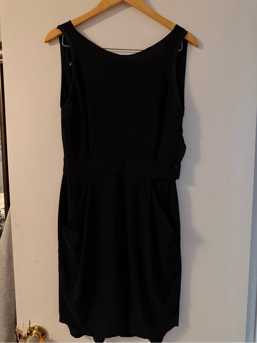 Wilfred Aritzia Black Deep V Back Sleeveless Dress Size Six
